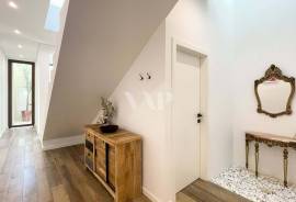 Fully Refurbished 4 Bedroom Villa in the Center of Faro with Rooftop and Private Garage