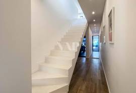 Fully Refurbished 4 Bedroom Villa in the Center of Faro with Rooftop and Private Garage