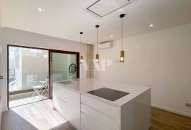 Fully Refurbished 4 Bedroom Villa in the Center of Faro with Rooftop and Private Garage