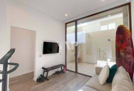 Fully Refurbished 4 Bedroom Villa in the Center of Faro with Rooftop and Private Garage