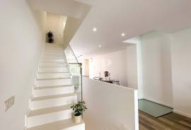 Fully Refurbished 4 Bedroom Villa in the Center of Faro with Rooftop and Private Garage