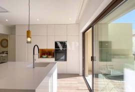 Fully Refurbished 4 Bedroom Villa in the Center of Faro with Rooftop and Private Garage