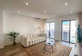 Fully Refurbished 4 Bedroom Villa in the Center of Faro with Rooftop and Private Garage