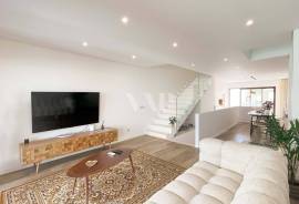 Fully Refurbished 4 Bedroom Villa in the Center of Faro with Rooftop and Private Garage