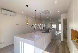 Fully Refurbished 4 Bedroom Villa in the Center of Faro with Rooftop and Private Garage