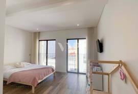 Fully Refurbished 4 Bedroom Villa in the Center of Faro with Rooftop and Private Garage