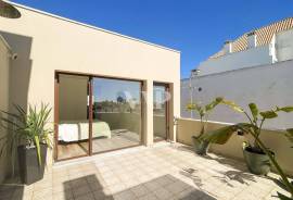 Fully Refurbished 4 Bedroom Villa in the Center of Faro with Rooftop and Private Garage