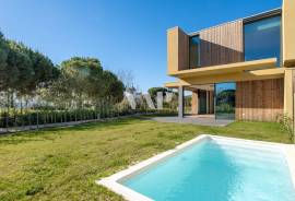 2 bedroom corner villa with private pool in central area, Vilamoura