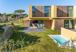 2 bedroom corner villa with private pool in central area, Vilamoura