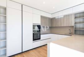 2 bedroom corner villa with private pool in central area, Vilamoura