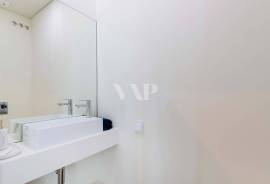 2 bedroom corner villa with private pool in central area, Vilamoura