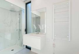 2 bedroom corner villa with private pool in central area, Vilamoura