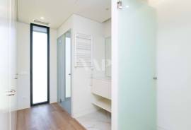 2 bedroom corner villa with private pool in central area, Vilamoura