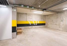 2 bedroom corner villa with private pool in central area, Vilamoura