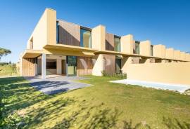 2 bedroom corner villa with private pool in central area, Vilamoura