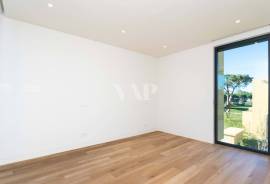 2 bedroom corner villa with private pool in central area, Vilamoura