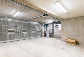 2 bedroom corner villa with private pool in central area, Vilamoura