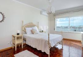 4 Bedroom Apartment with Sea View, Quarteira