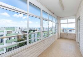 4 Bedroom Apartment with Sea View, Quarteira