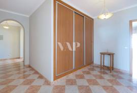 4 Bedroom Apartment with Sea View, Quarteira