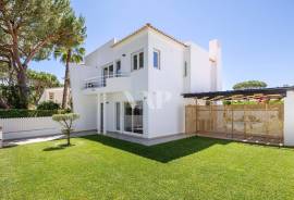 2 bedroom villa with pool, Vilamoura