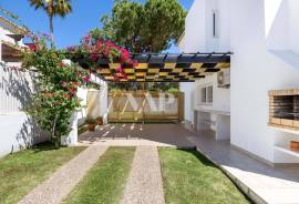 2 bedroom villa with pool, Vilamoura