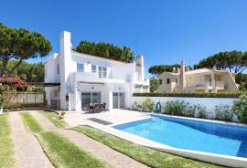 2 bedroom villa with pool, Vilamoura