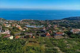 Excellent plot of land with magnificent views