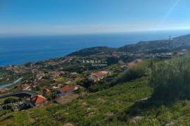 Excellent plot of land with magnificent views