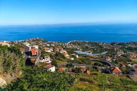 Excellent plot of land with magnificent views