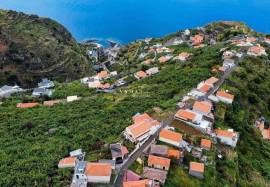 Charming and Versatile Property in Calheta