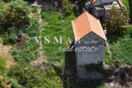 Charming and Versatile Property in Calheta