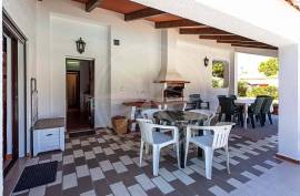 Exclusive 3 bedroom Resort Villa with Private Pool in Pedras da Rainha, Cabanas