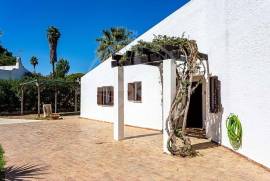 Exclusive 3 bedroom Resort Villa with Private Pool in Pedras da Rainha, Cabanas