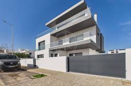 Brand New 6 Bedroom Contemporary Villa in Tavira Centre