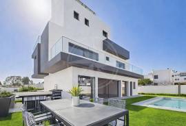 Brand New 6 Bedroom Contemporary Villa in Tavira Centre