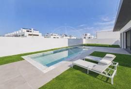 Brand New 6 Bedroom Contemporary Villa in Tavira Centre