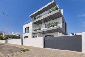 Brand New 6 Bedroom Contemporary Villa in Tavira Centre
