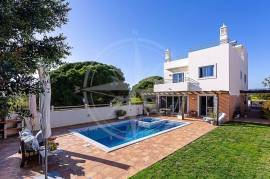 Detached, energy efficient 4 bed sea view villa with pool & garden near Ria Formosa