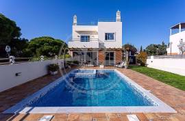 Detached, energy efficient 4 bed sea view villa with pool & garden near Ria Formosa