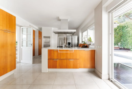 Villa with swimming pool and panoramic views, Restelo, Lisbon