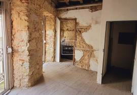 Charming historic building to renovate – São Bento, Lisbon