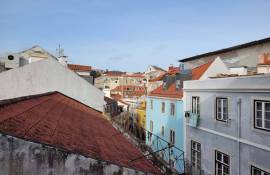 Charming historic building to renovate – São Bento, Lisbon