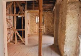 Charming historic building to renovate – São Bento, Lisbon