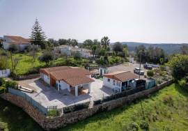 3 bedroom villa | with land | in Salir | Mountain view