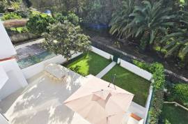 Modern, spacious T5 in private condominium with two pools, tennis cour