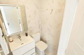 Modern, spacious T5 in private condominium with two pools, tennis cour