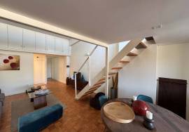 Apartment with mezzanine for rent in downtown Porto