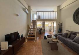 Apartment with mezzanine for rent in downtown Porto