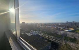 2+1 Bedroom Apartment Centro de Matosinhos top floor